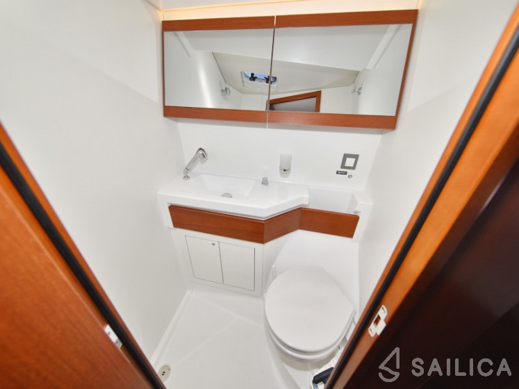 Oceanis 46.1 - Yacht Charter Sailica