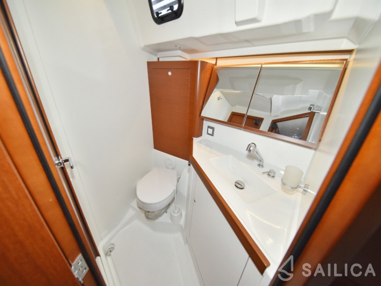 Oceanis 46.1 - Yacht Charter Sailica