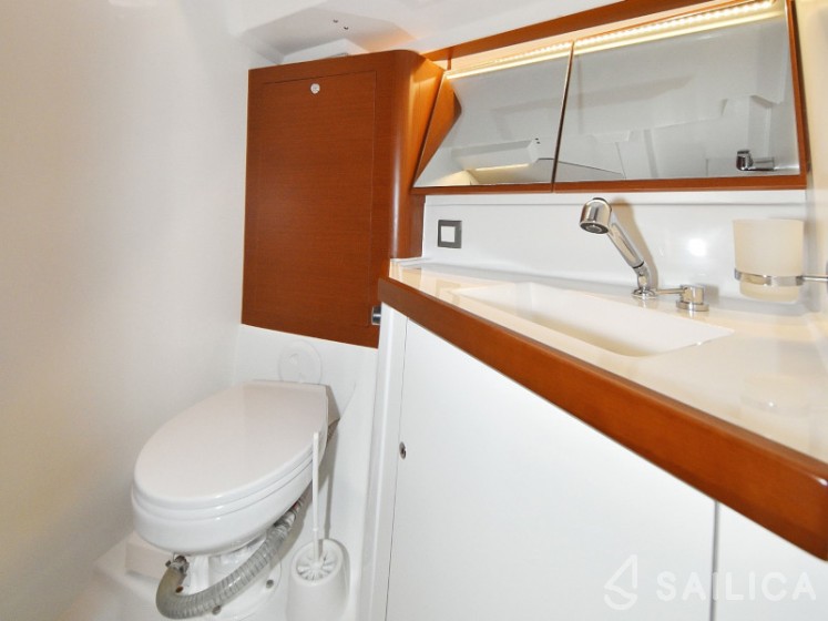Oceanis 46.1 - Yacht Charter Sailica