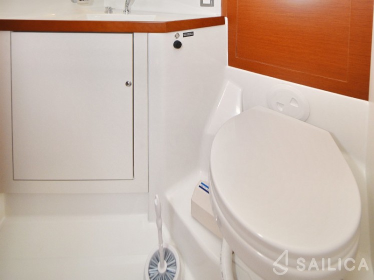 Oceanis 46.1 - Yacht Charter Sailica