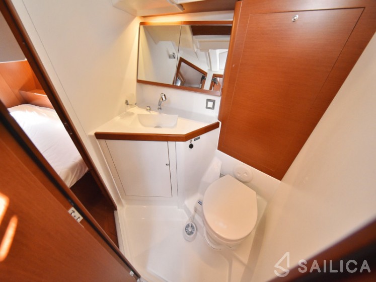 Oceanis 46.1 - Yacht Charter Sailica