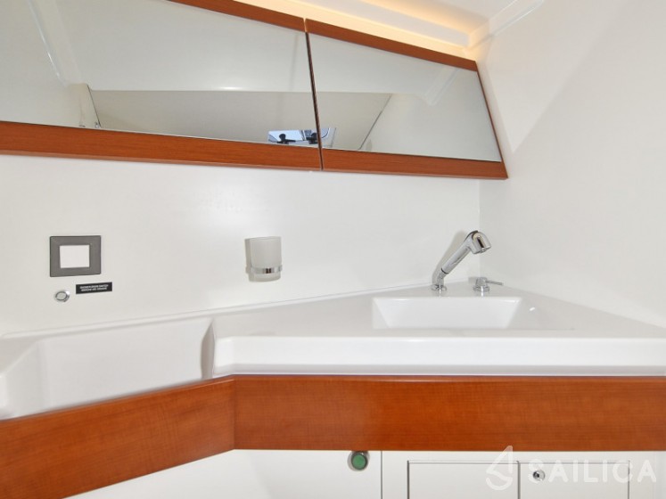 Oceanis 46.1 - Yacht Charter Sailica