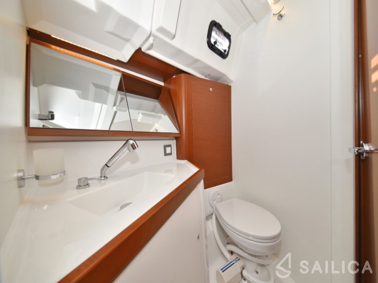 Oceanis 46.1 - Yacht Charter Sailica