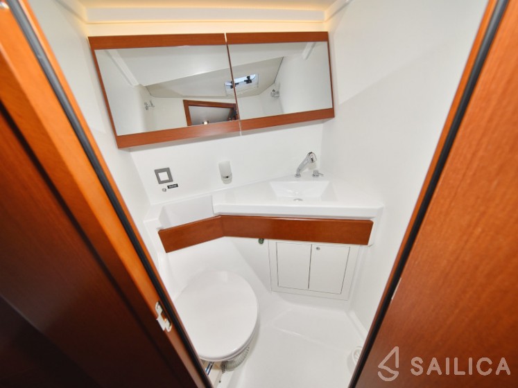 Oceanis 46.1 - Yacht Charter Sailica