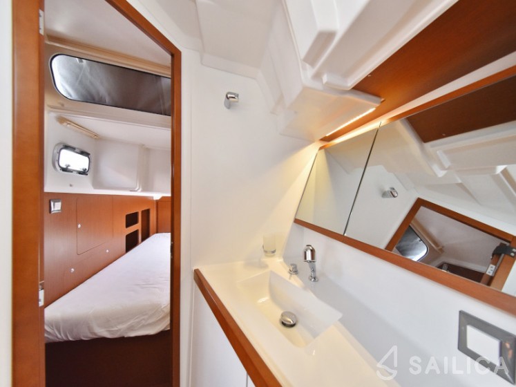 Oceanis 46.1 - Yacht Charter Sailica