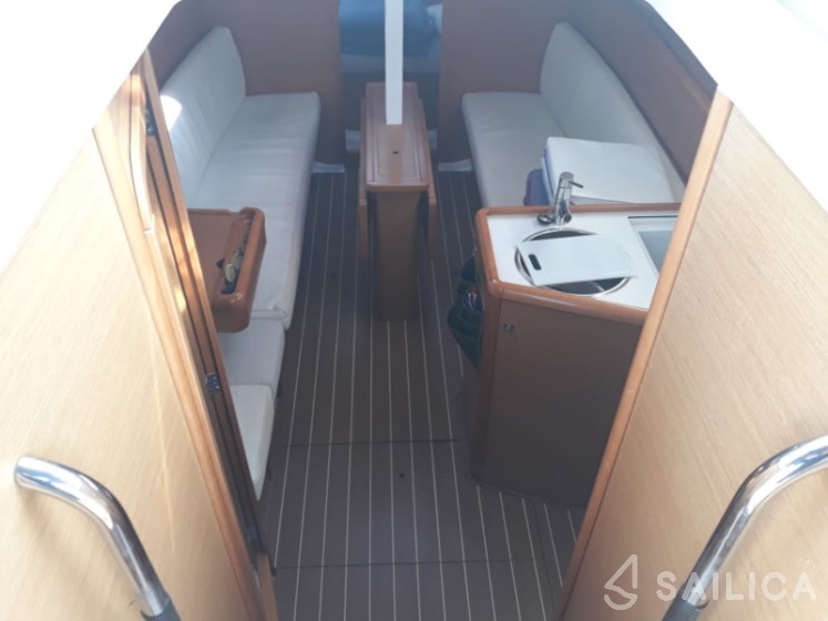 Sun Odyssey 33i - Yacht Charter Sailica