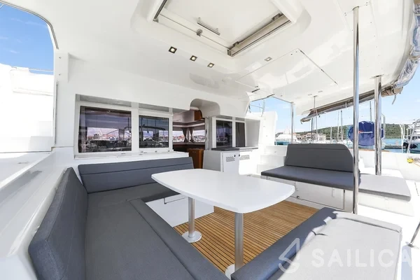 Lagoon 450 - Yacht Charter Sailica