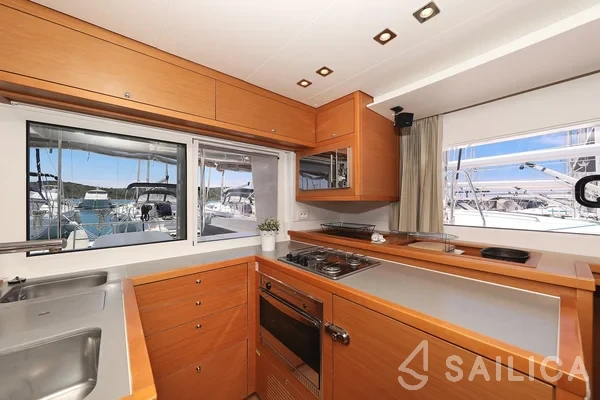 Lagoon 450 - Yacht Charter Sailica