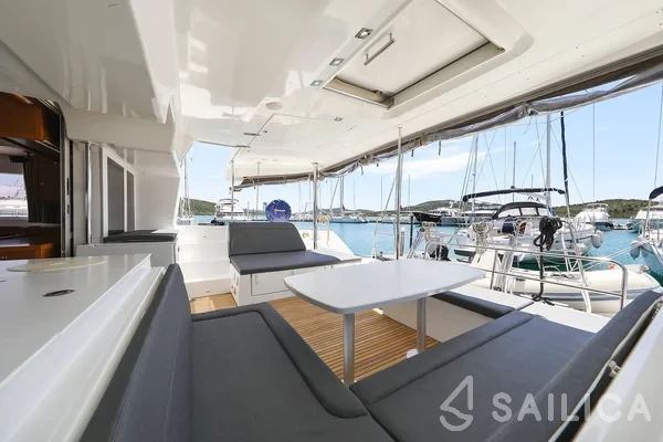 Lagoon 450 - Yacht Charter Sailica