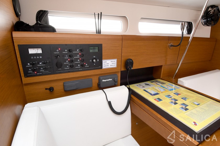 Sun Odyssey 419 - Yacht Charter Sailica