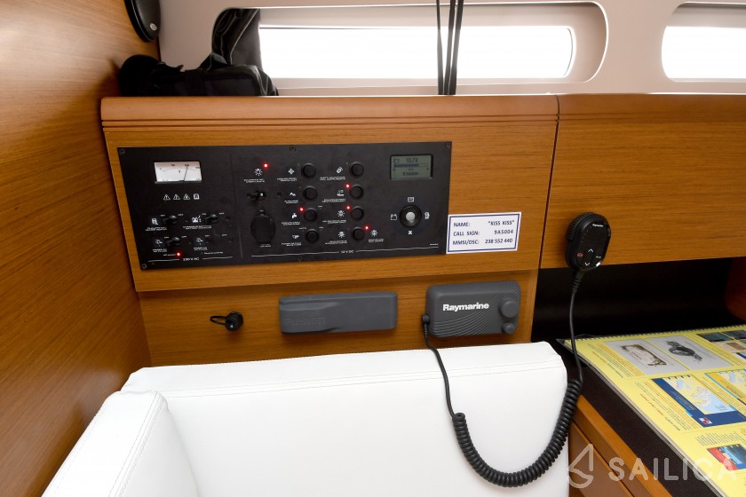 Sun Odyssey 419 - Yacht Charter Sailica