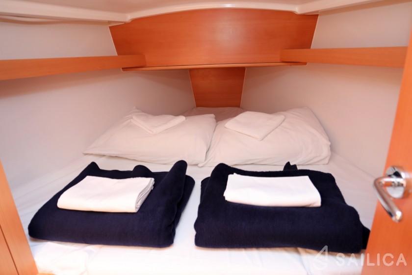 Sun Odyssey 319 - Yacht Charter Sailica