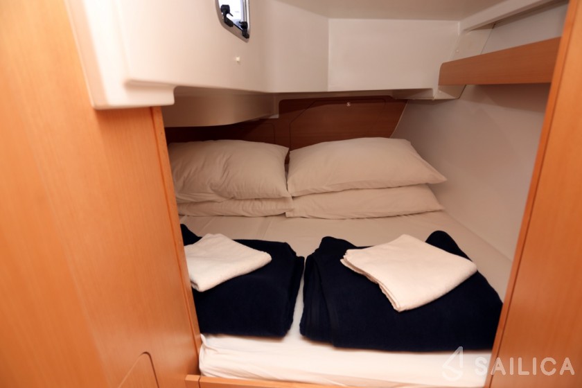 Sun Odyssey 319 - Yacht Charter Sailica