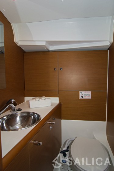 Sun Odyssey 419 - Yacht Charter Sailica