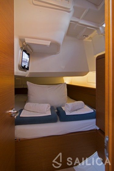 Sun Odyssey 419 - Yacht Charter Sailica