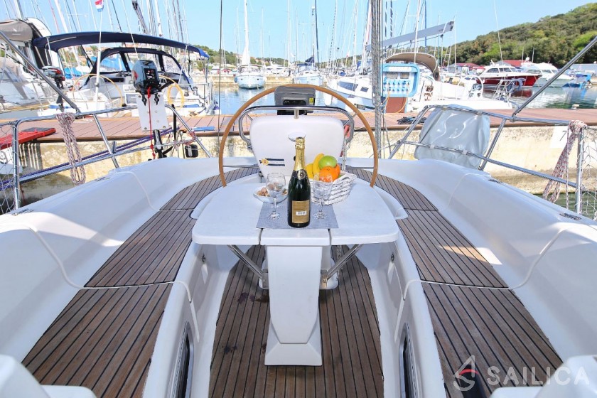Bavaria 38 Cruiser - Yacht Charter Sailica