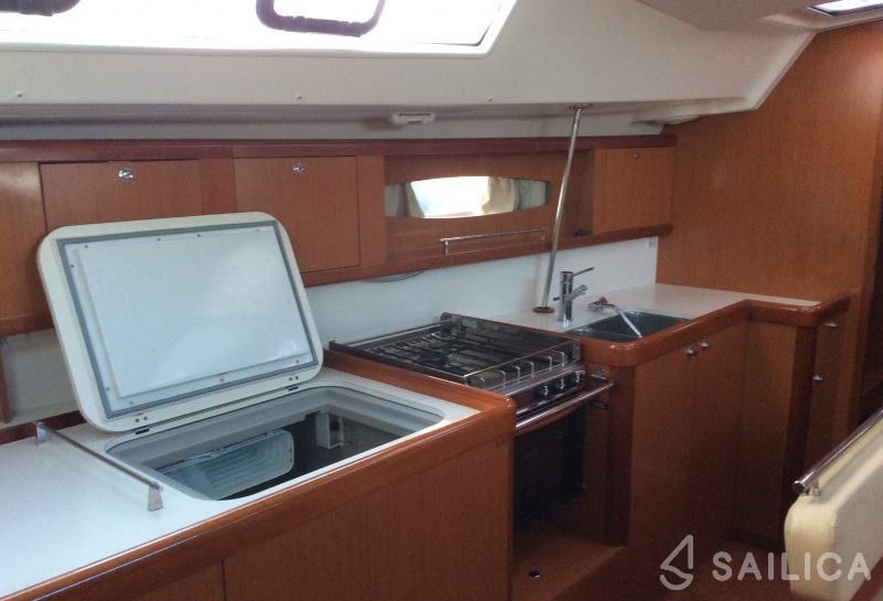 Oceanis 46 - Yacht Charter Sailica