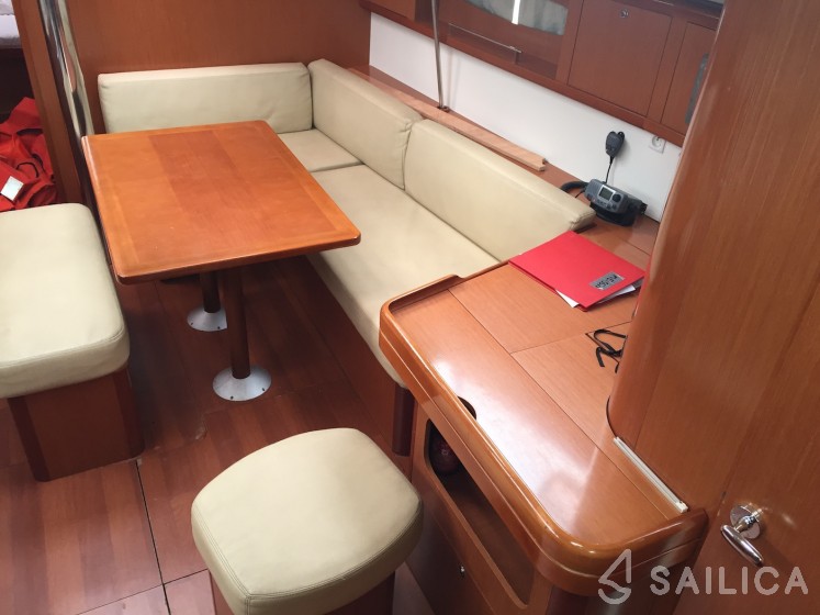 Oceanis 46 - Yacht Charter Sailica