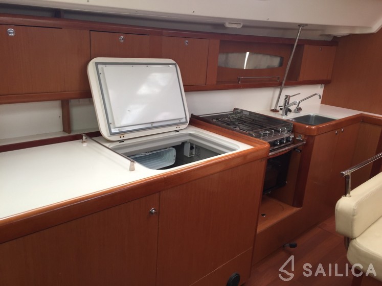 Oceanis 46 - Yacht Charter Sailica