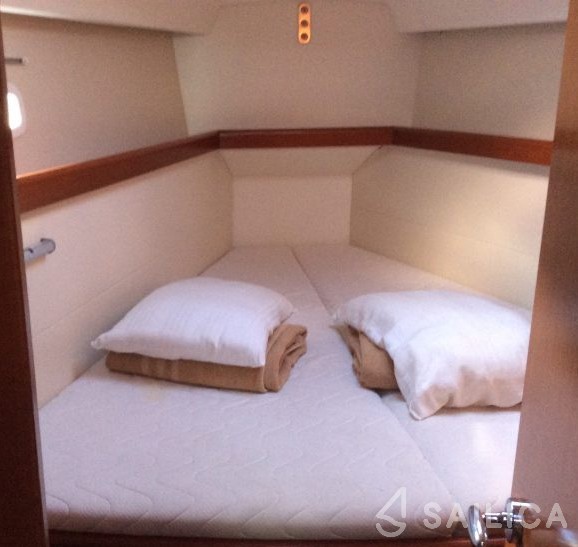 Oceanis 46 - Yacht Charter Sailica