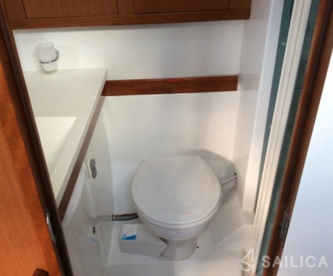 Oceanis 46 - Yacht Charter Sailica
