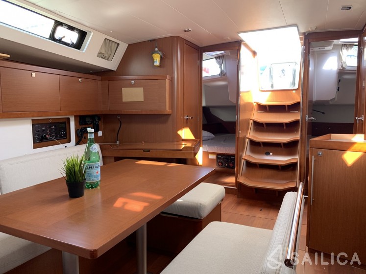 Oceanis 45 - Yacht Charter Sailica