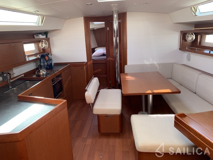 Oceanis 45 - Yacht Charter Sailica