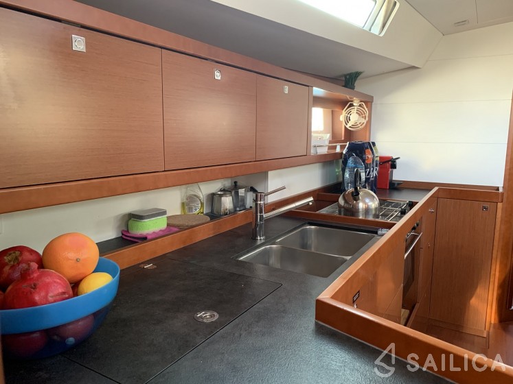 Oceanis 45 - Yacht Charter Sailica