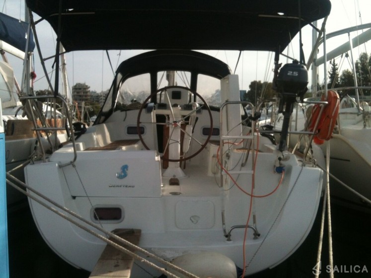 Oceanis 31 - Yacht Charter Sailica