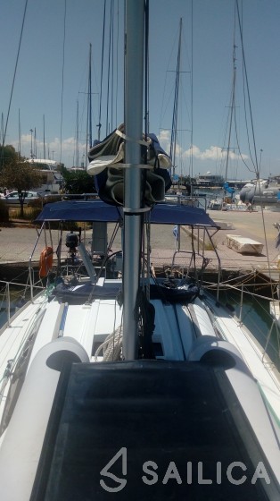 Oceanis 31 - Yacht Charter Sailica