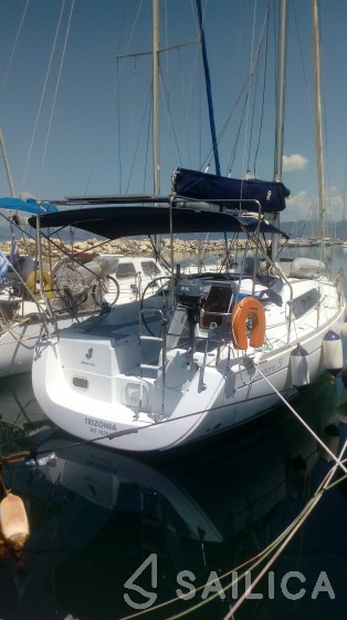 Oceanis 31 - Yacht Charter Sailica