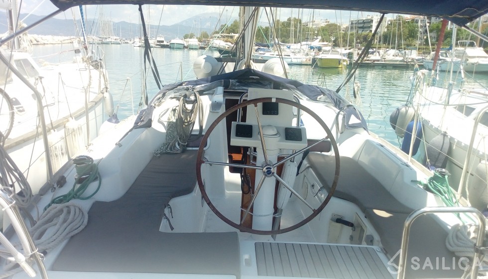 Oceanis 31 - Yacht Charter Sailica