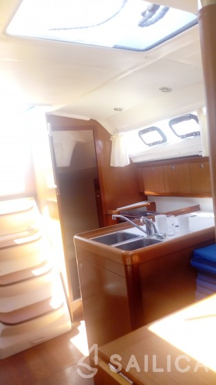 Oceanis 31 - Yacht Charter Sailica