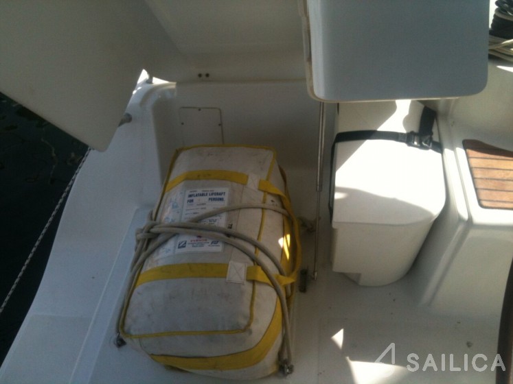Oceanis 31 - Yacht Charter Sailica
