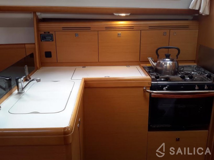 Sun Odyssey 36i - Yacht Charter Sailica