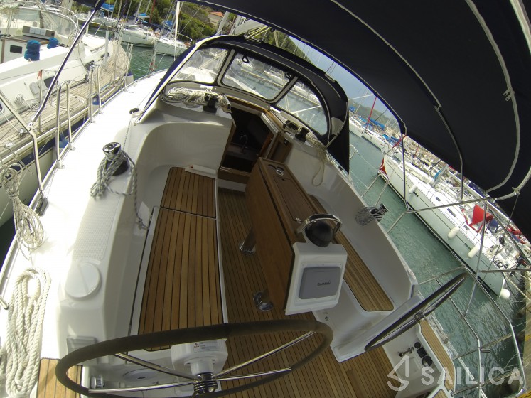 Bavaria Cruiser 37 - Yacht Charter Sailica