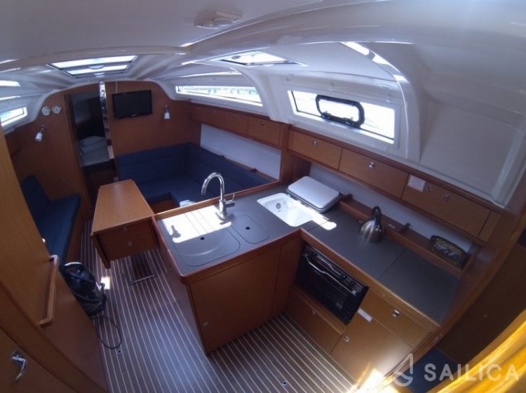 Bavaria Cruiser 37 - Yacht Charter Sailica