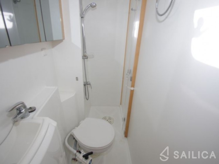 Lagoon 421 - Yacht Charter Sailica
