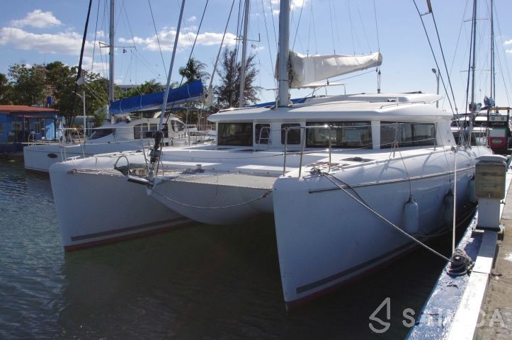 Lagoon 421 - Yacht Charter Sailica