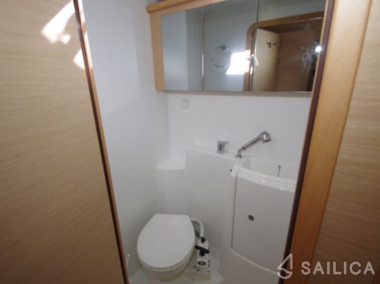 Lagoon 421 - Yacht Charter Sailica
