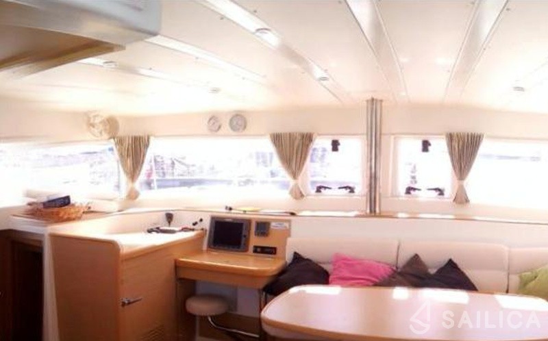 Lagoon 421 - Yacht Charter Sailica