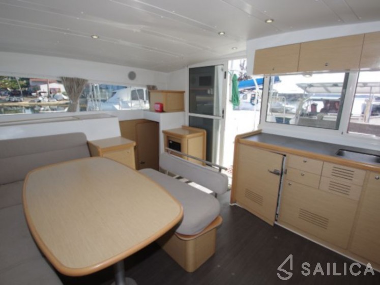 Lagoon 421 - Yacht Charter Sailica
