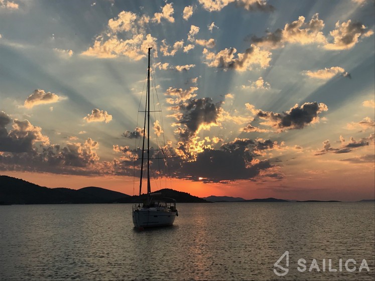 Sun Fast 26 - Yacht Charter Sailica