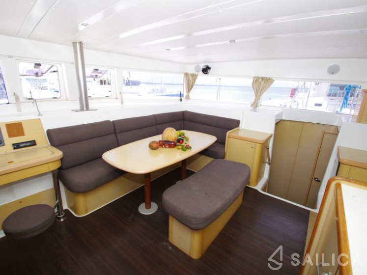 Lagoon 421 - Yacht Charter Sailica