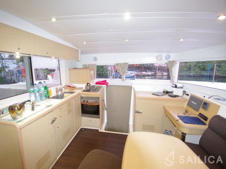 Lagoon 421 - Yacht Charter Sailica