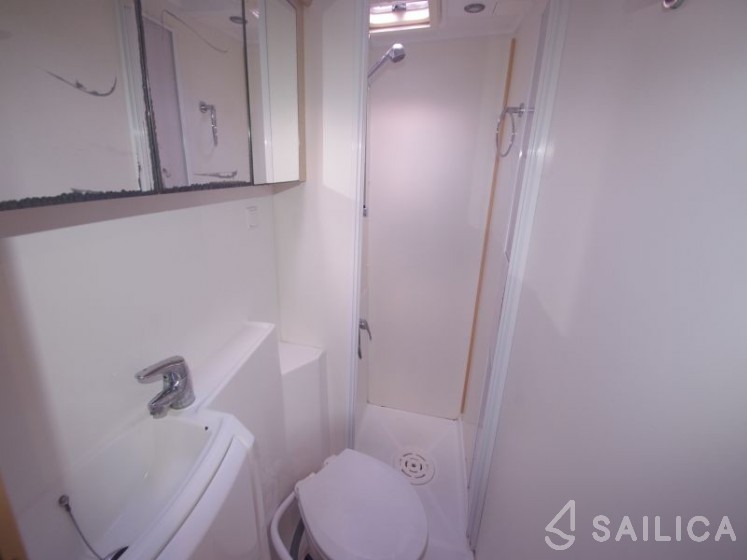 Lagoon 421 - Yacht Charter Sailica