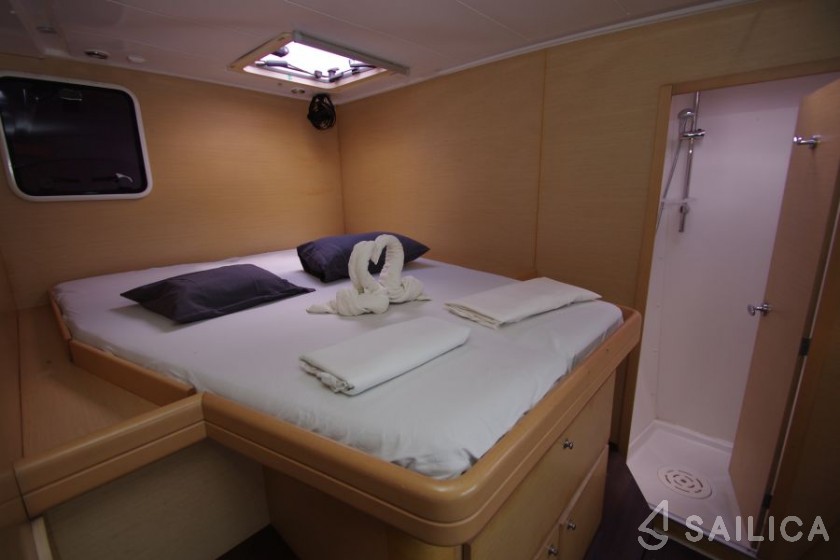 Lagoon 421 - Yacht Charter Sailica
