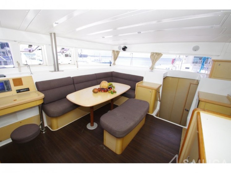 Lagoon 421 - Yacht Charter Sailica