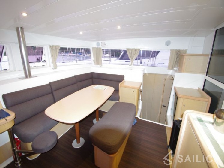 Lagoon 421 - Yacht Charter Sailica