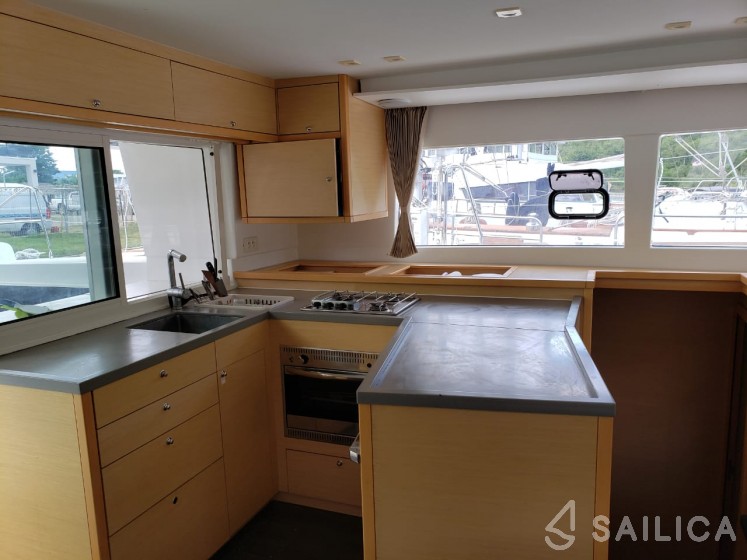 Lagoon 450 S - 4 + 2 cab. - Yacht Charter Sailica